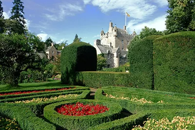 Cawdor-Castle-Clan-Campbell-Castles-Garden1.jpg
